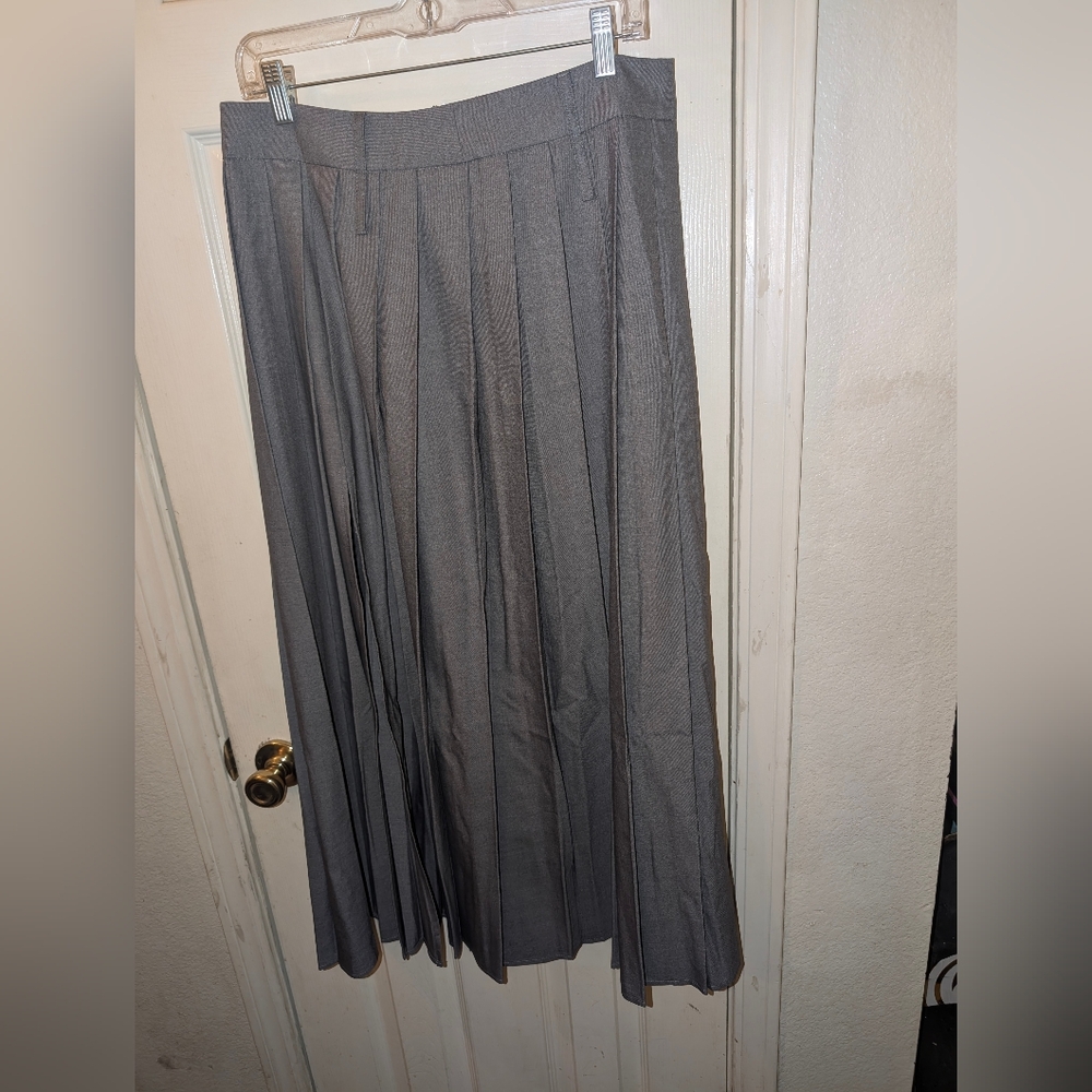 Commense Women's Gray Mid Waist Pleated Maxi Skirt (New w/Tags!) - Picture 3 of 4